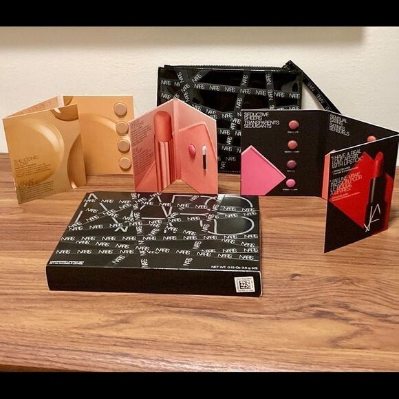 Nars Cosmetic Bag NWT plus Lipstick, Lip Balm and foundation samples. - Picture 1 of 6